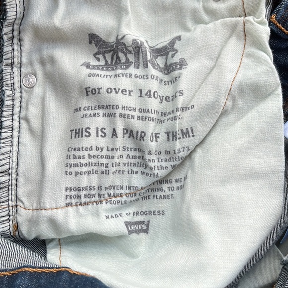 Levi Strauss and Co Jeans Dark Wash Athletic cut (541) Waist 33 Length 30 - Picture 3 of 3